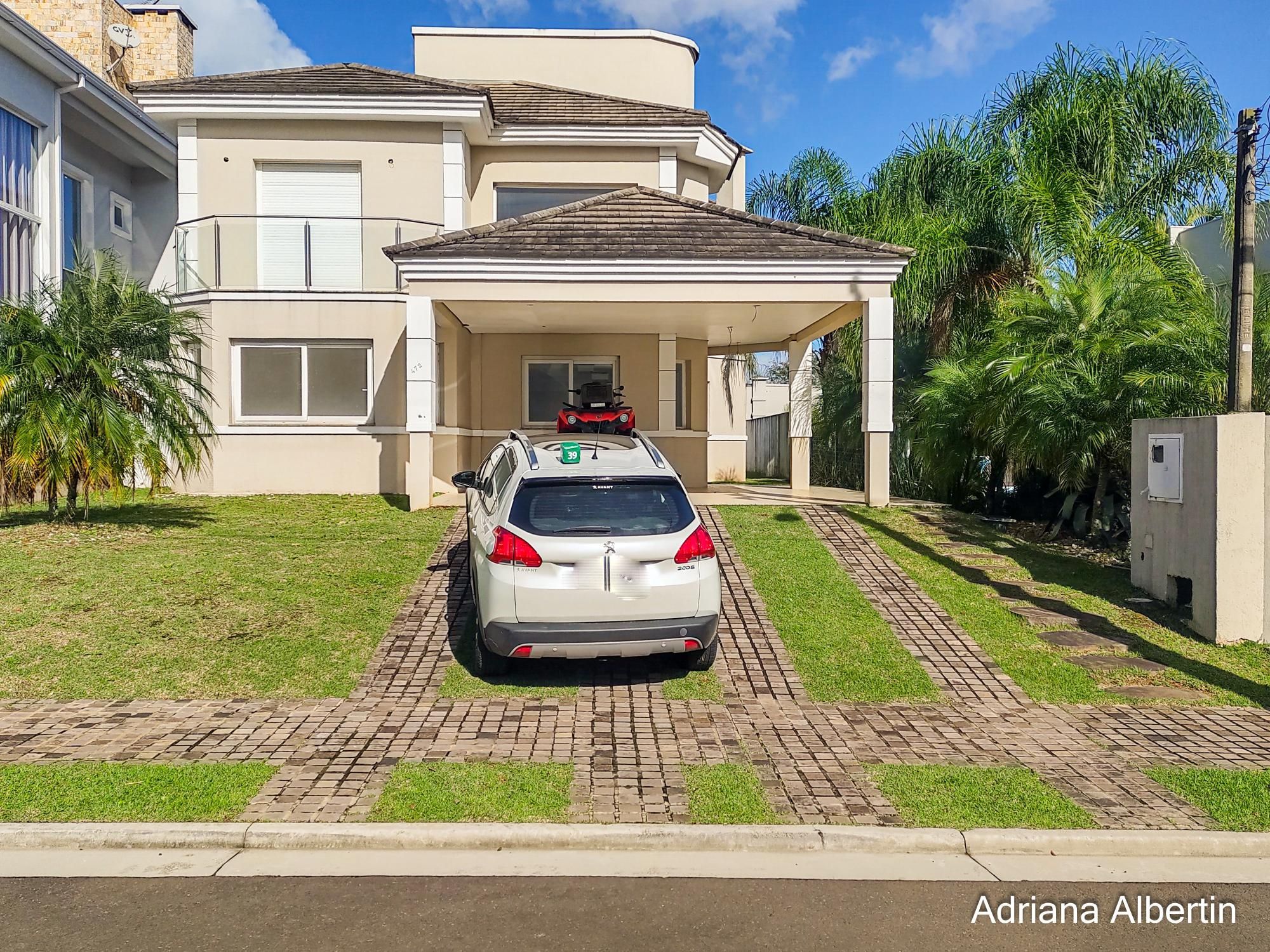 Casa de Condomínio à venda com 3 quartos, 220m² - Foto 1