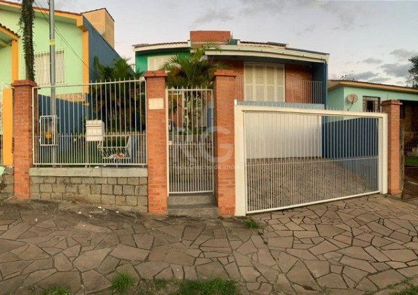 Casa para Venda - 230m², 4 dormitórios, sendo 1 suites, 4 vagas - Krahe