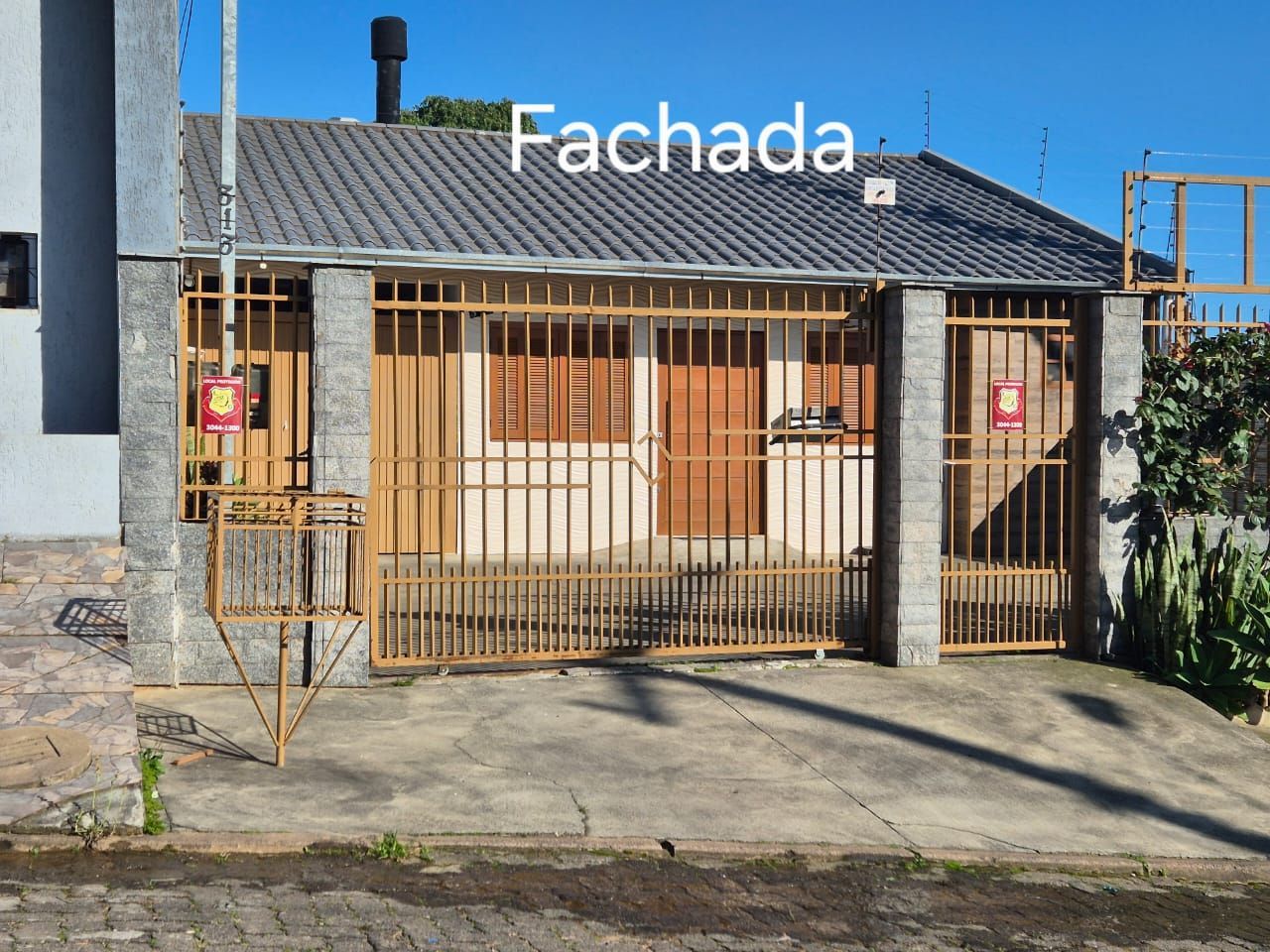 Casa 5 dorm. (2 s.) e anexo, 159 M², churrasqueiras, Piscina em Cachoeirinha.