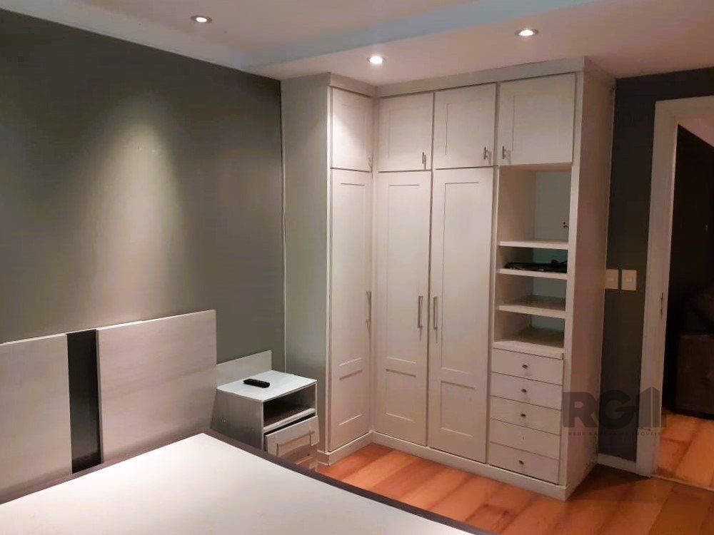 Encantador apartamento  de 1 dormitório, totalmente mobiliado por arquiteto, na Zona Norte de Porto Alegre.