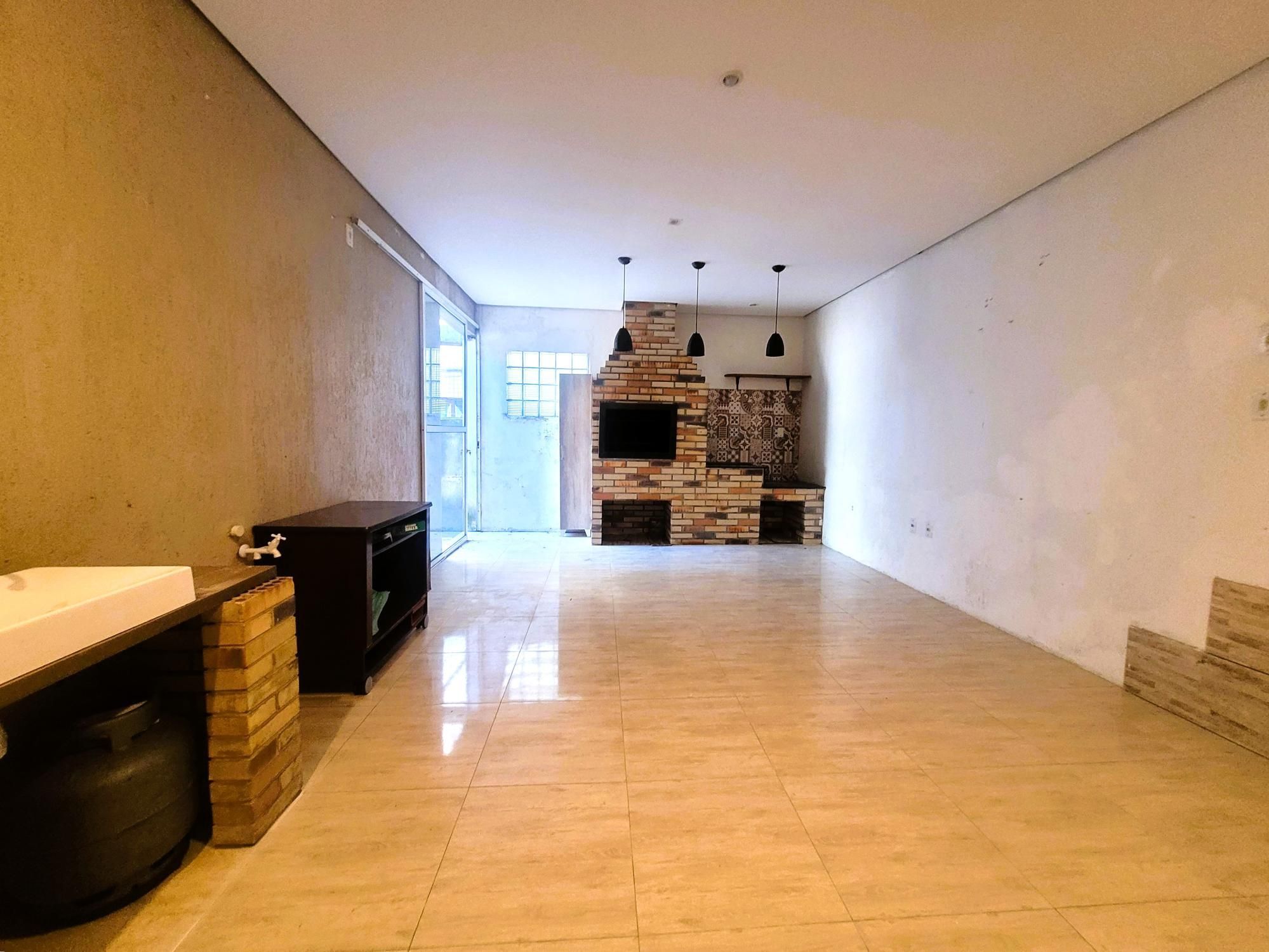 Casa à venda com 2 quartos, 131m² - Foto 1