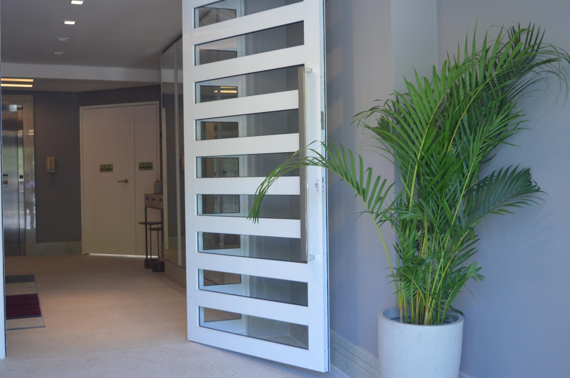Apartamento à venda com 2 quartos, 67m² - Foto 2