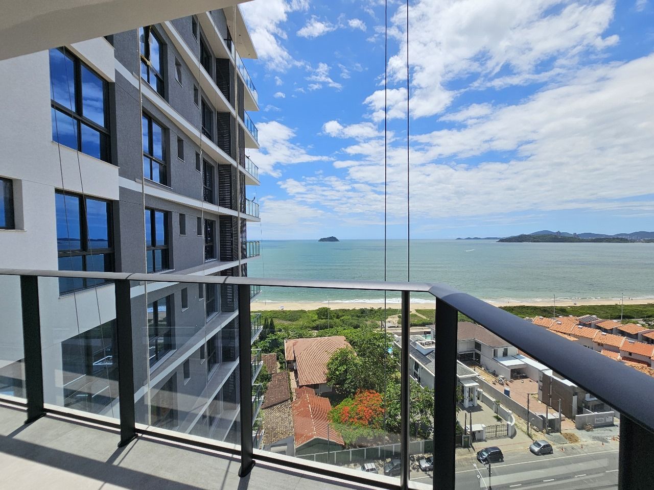 APARTAMENTO DE LUXO NO BLUE WAVES RESIDENCES EM PIÇARRA- SC COM VISTA PARA O MAR - ALTO PADRÃO