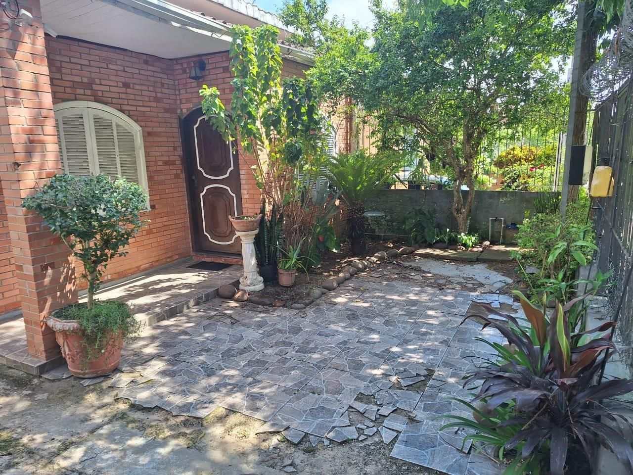 CASA AMPLA E ESPAÇOSA NO BAIRRO GLÓRIA EM PORTO ALEGRE.