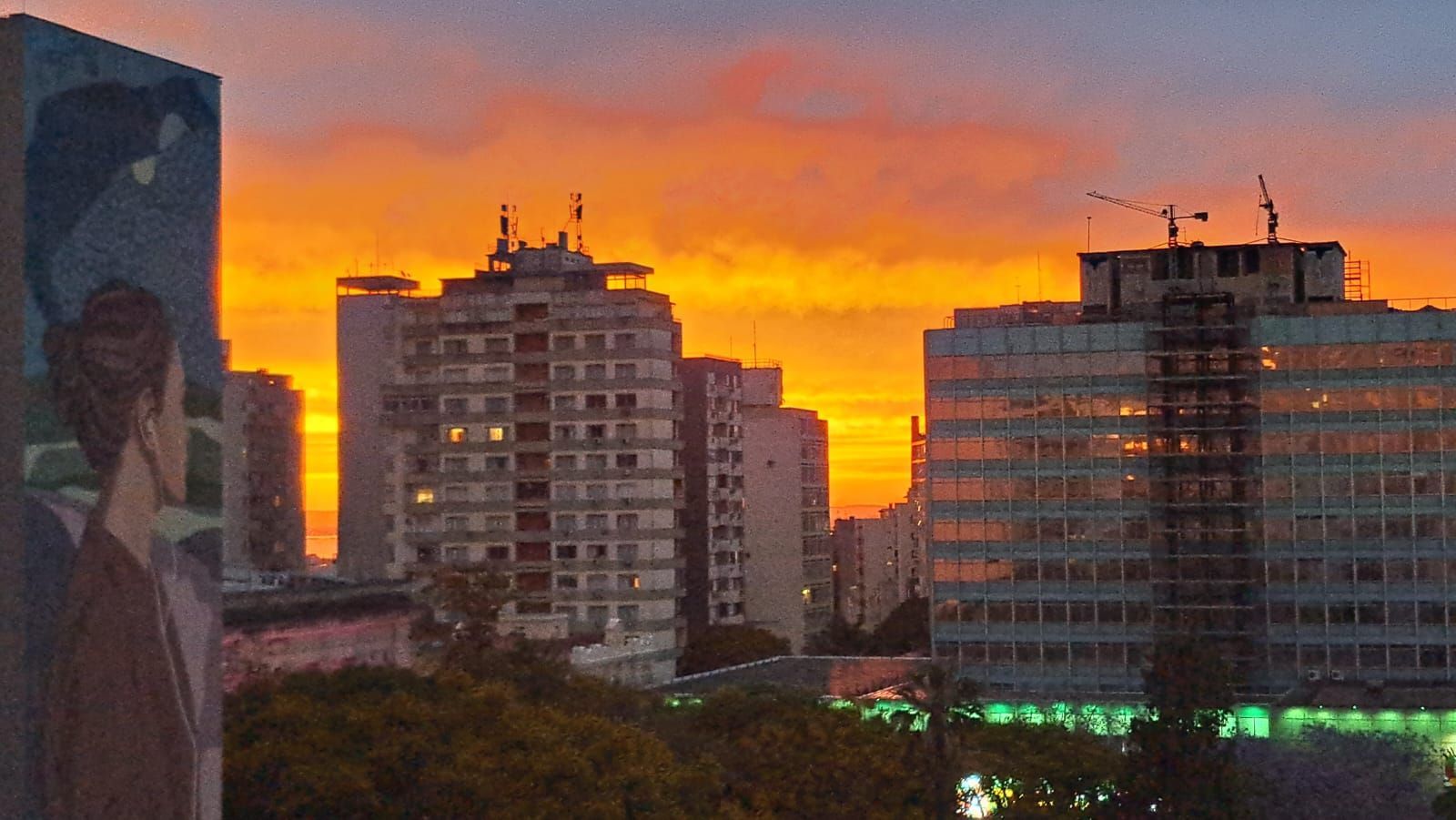 APARTAMENTO 2 DORMITÓRIOS COM VISTA DESLUMBRANTE NO CENTRO DA CIDADE.