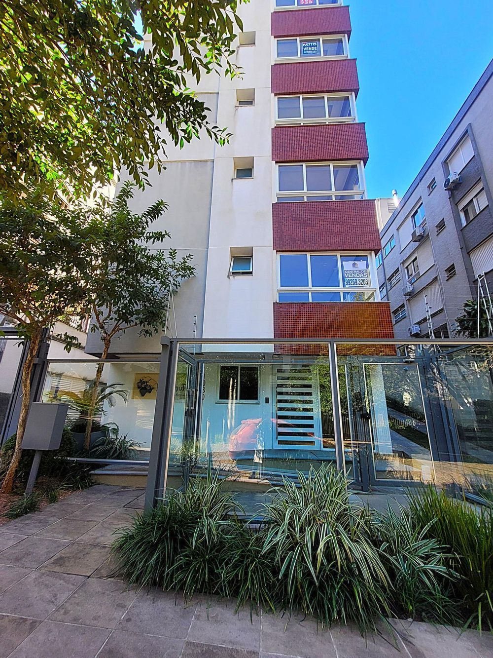 Apartamento 2 dormitórios com suíte, vaga dupla e elevador no Bairro Auxiliadora. — foto 3