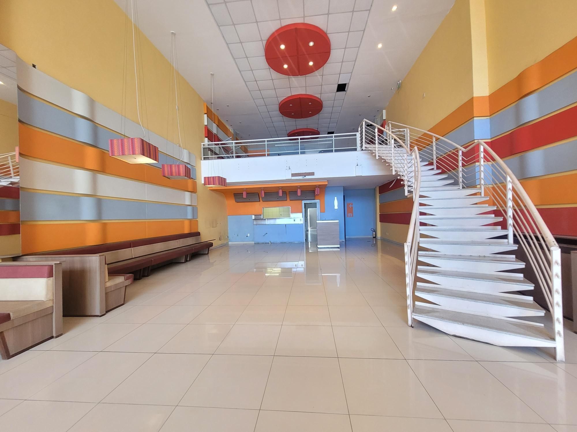 Loja, 1 dormitório no bairro Independência em Porto Alegre para Comprar