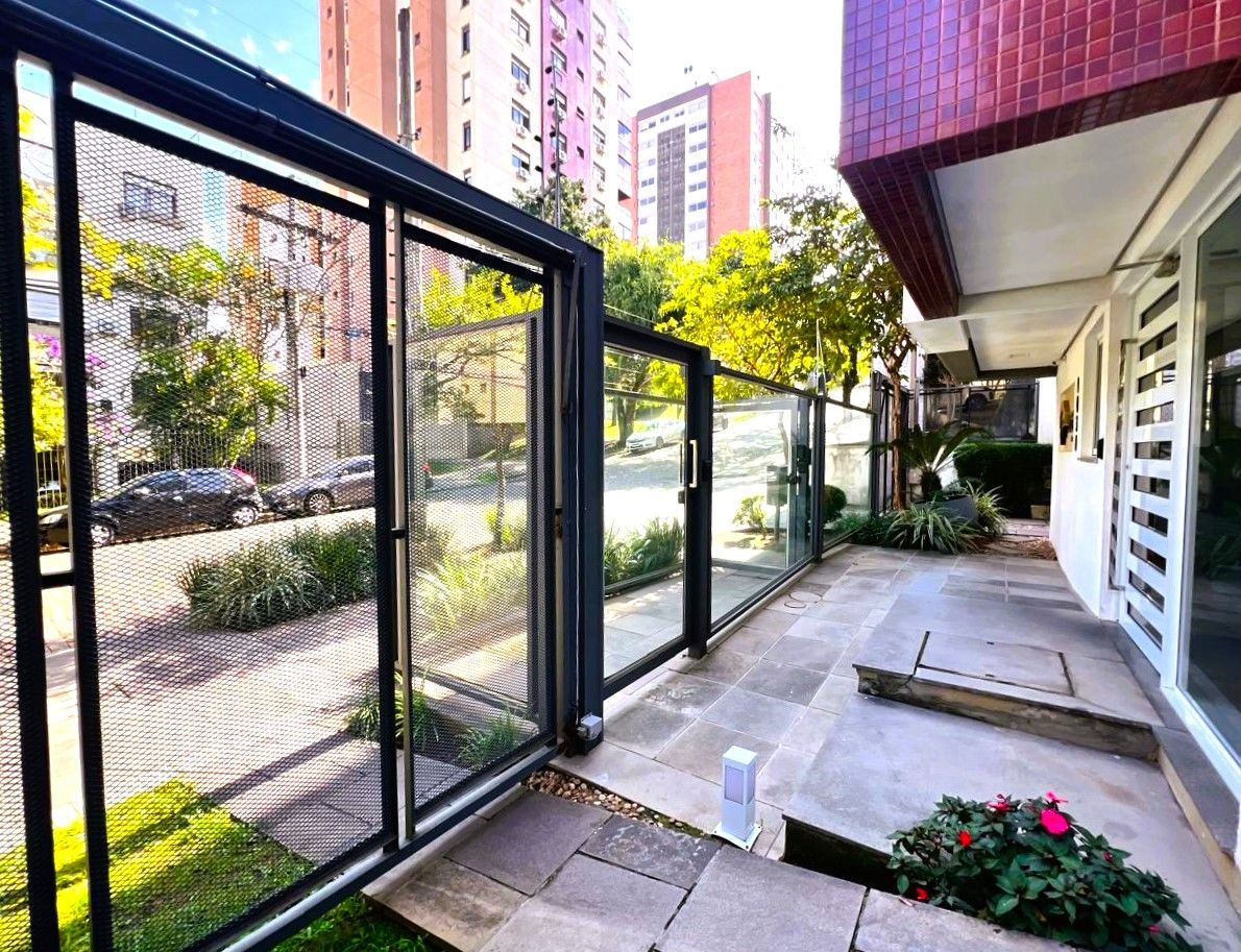 Apartamento 2 dormitórios com suíte, vaga dupla e elevador no Bairro Auxiliadora. — foto 5
