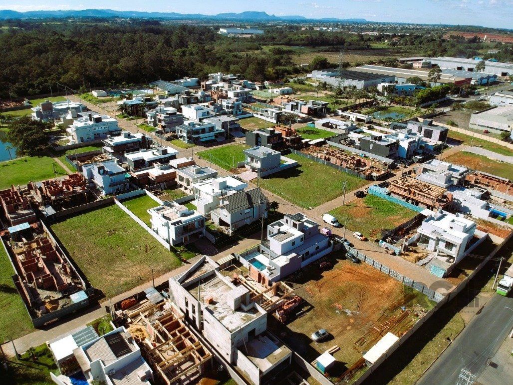 Casa de Condomínio à venda com 3 quartos, 221m² - Foto 2