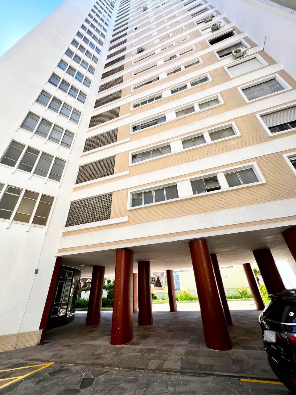 Apartamento 3 dormitórios com vaga em frente a Santa Casa