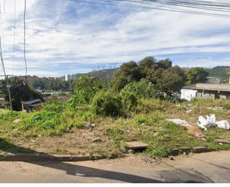 Terreno com 350m2 a duas quadras da Protásio Alves