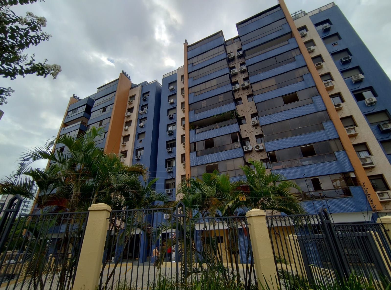 Apartamento 02 Dormitórios e 02 vagas no bairro Higienópolis