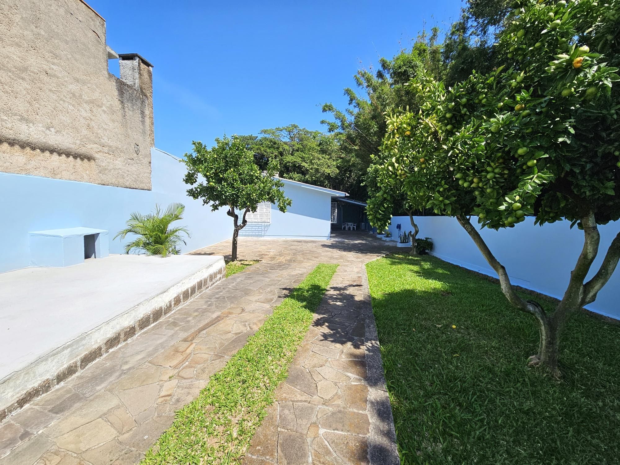 TERRENO COM MAIS DE 700M2 | CASA IMPECÁVEL DE 2 DORMITÓRIOS