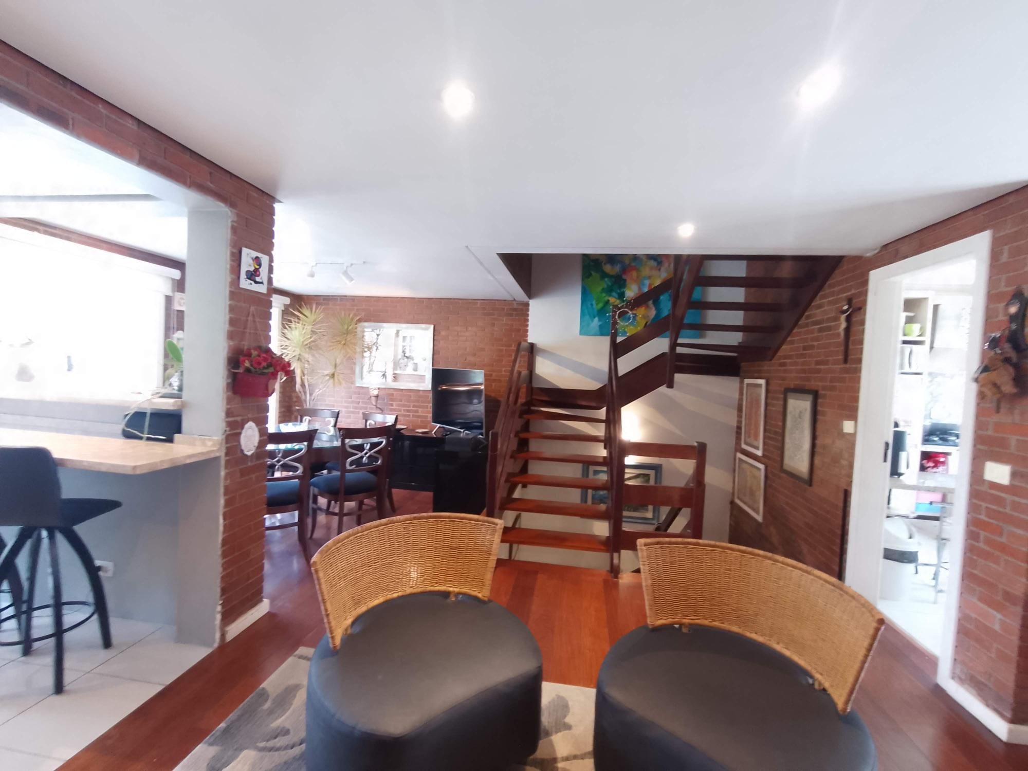 Casa 3 dormitórios em condomínio de luxo próximo ao Shopping Iguatemi