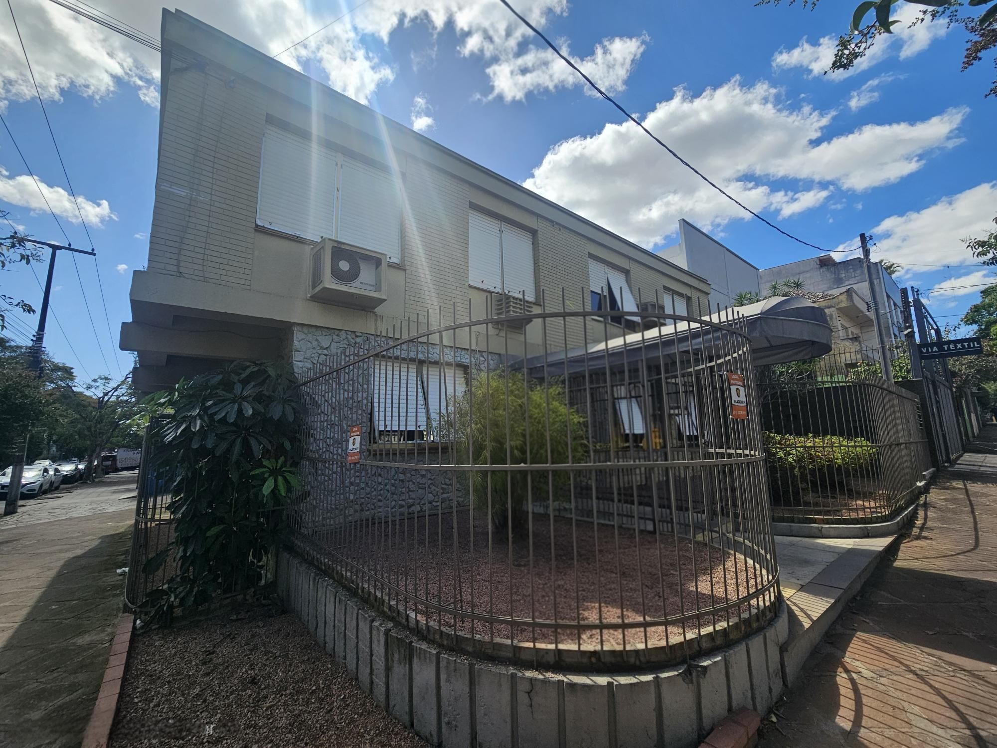 CASA COMERCIAL TOP NO BAIRRO SANTA CECÍLIA