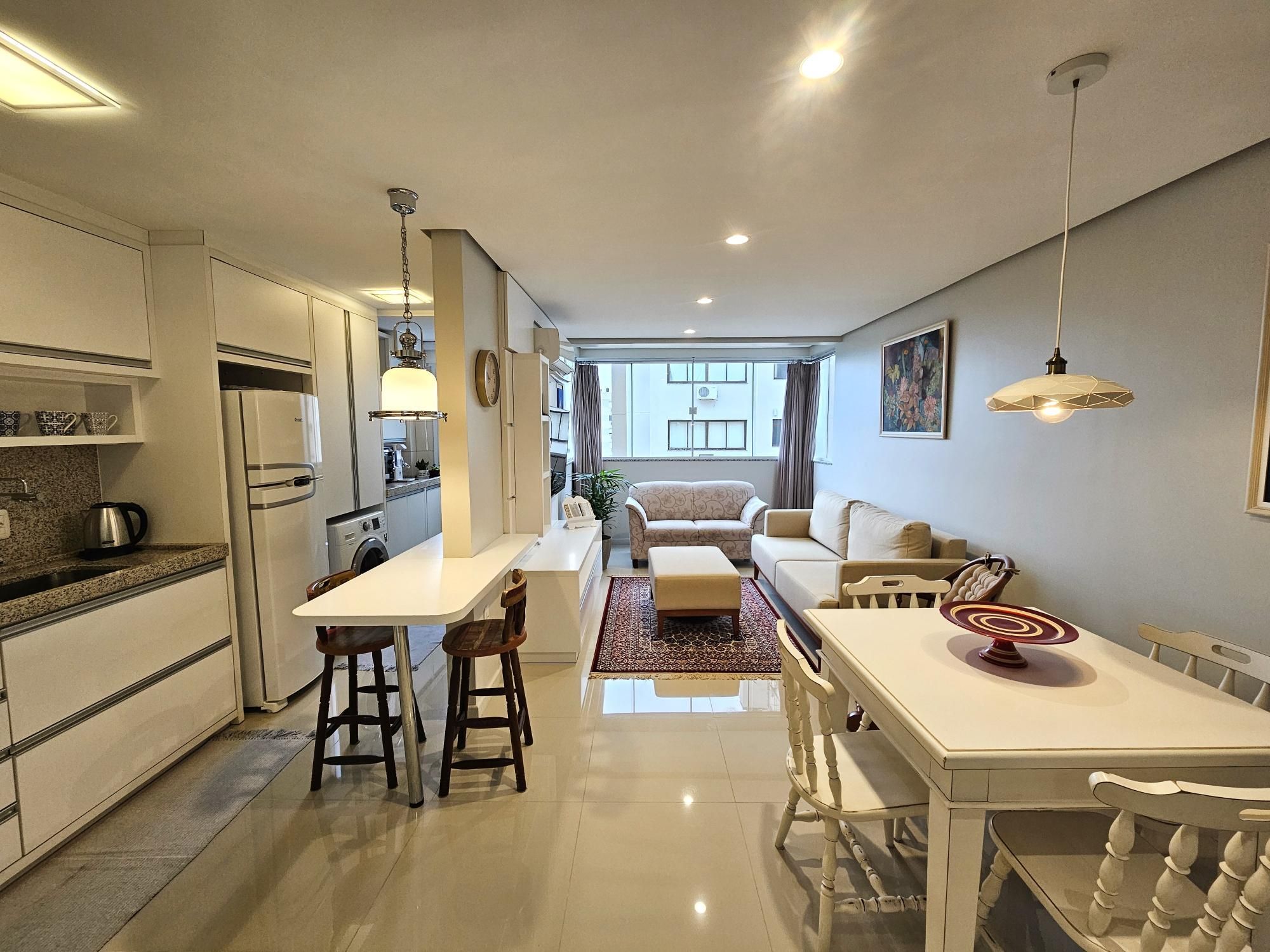 Apartamento 1 dormitório com 2 vagas perto do Bourbom e PUC