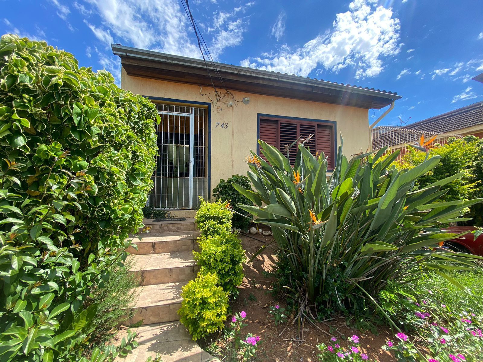 Casa 3 dormitórios com amplo terreno