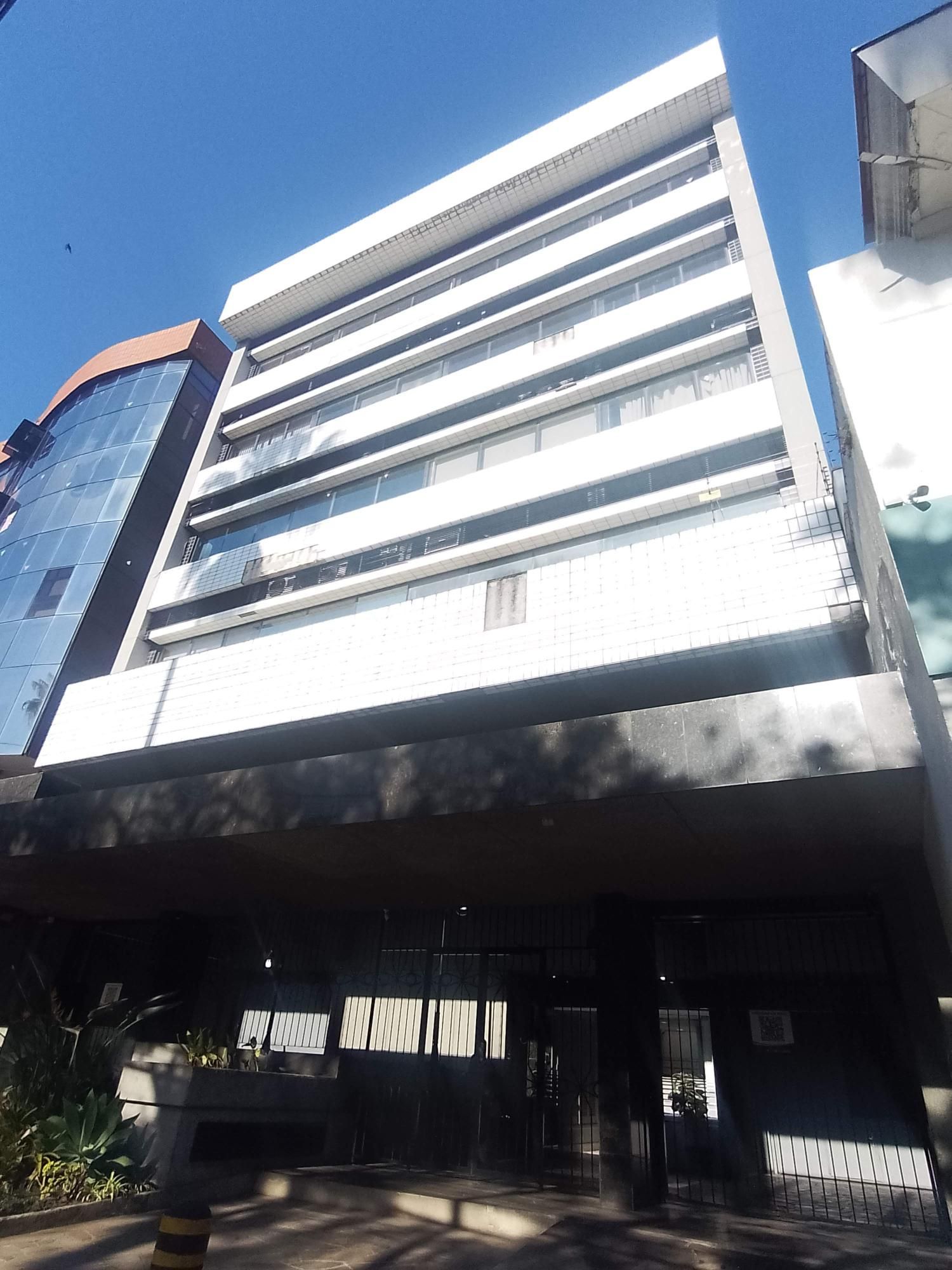 Sala comercial com elevador e vaga no Petrópolis