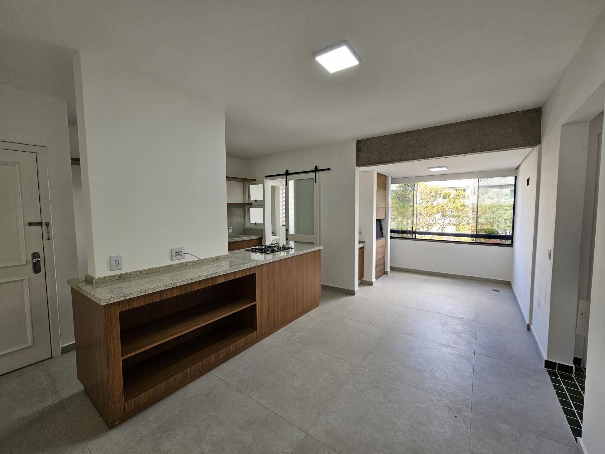 Apartamento 2 dormitórios, sacada com churrasqueira no Cristo Redentor