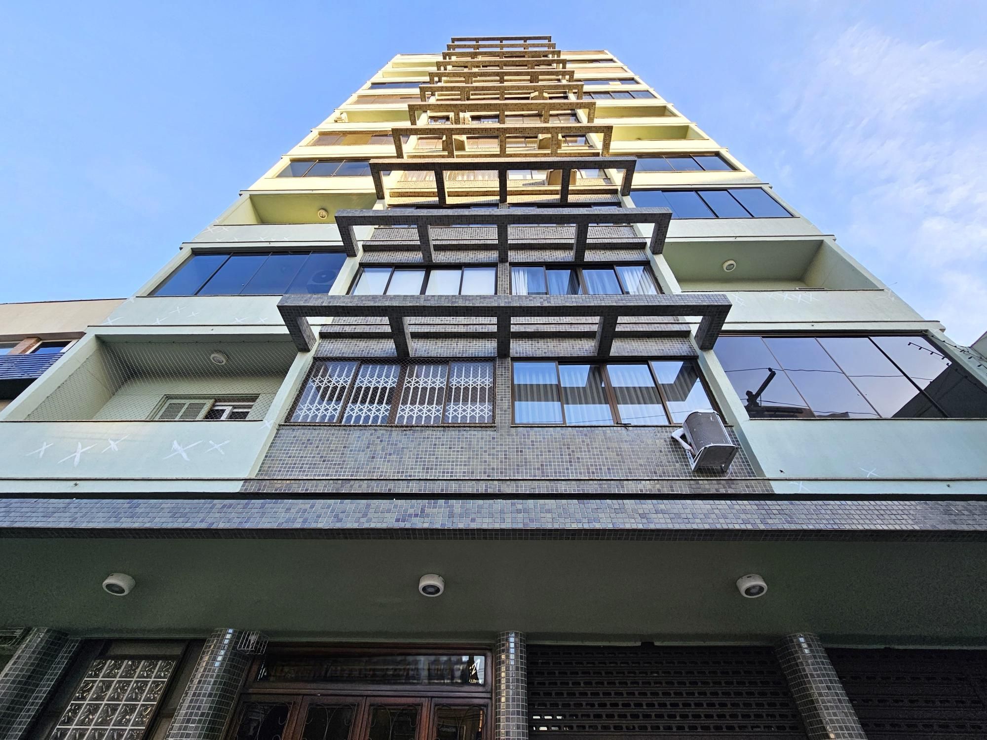 Apartamento 3 dormitórios de frente com vista e elevador no Moinhos de Vento