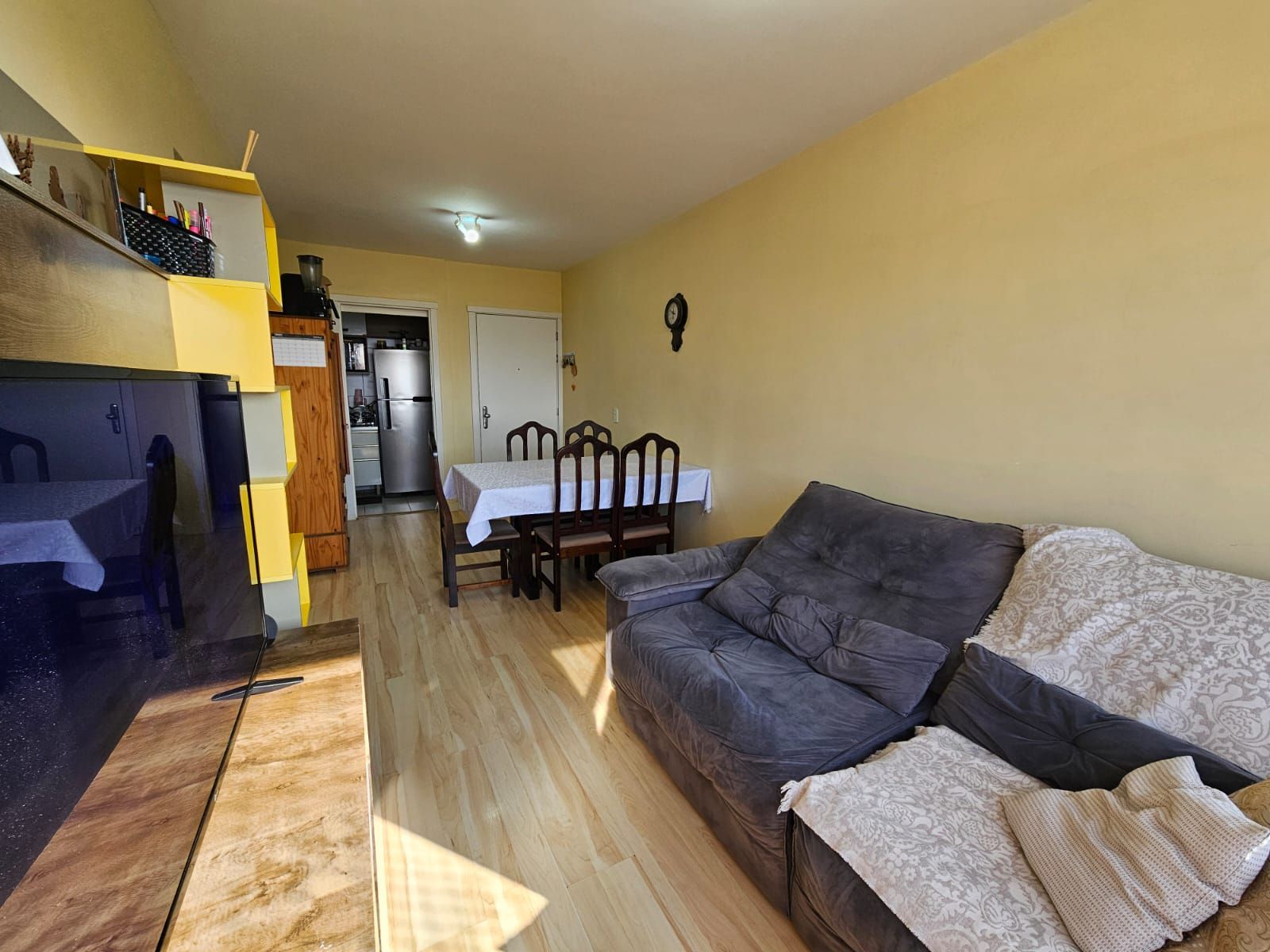 Apartamento 2 dormitórios com vaga e elevador perto da PUC