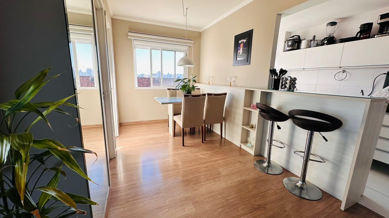 Apartamento 2 dormitórios transformado em 1 com living estendido e vaga