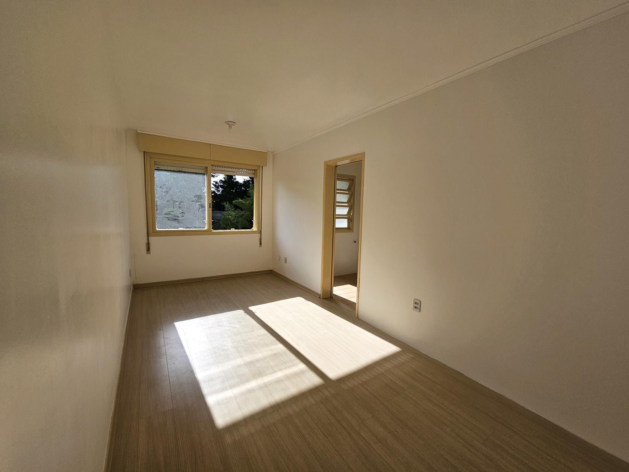 APARTAMENTO ENSOLARADO A POUCOS METROS DO PARQUE MARINHA E DO BEIRA RIO