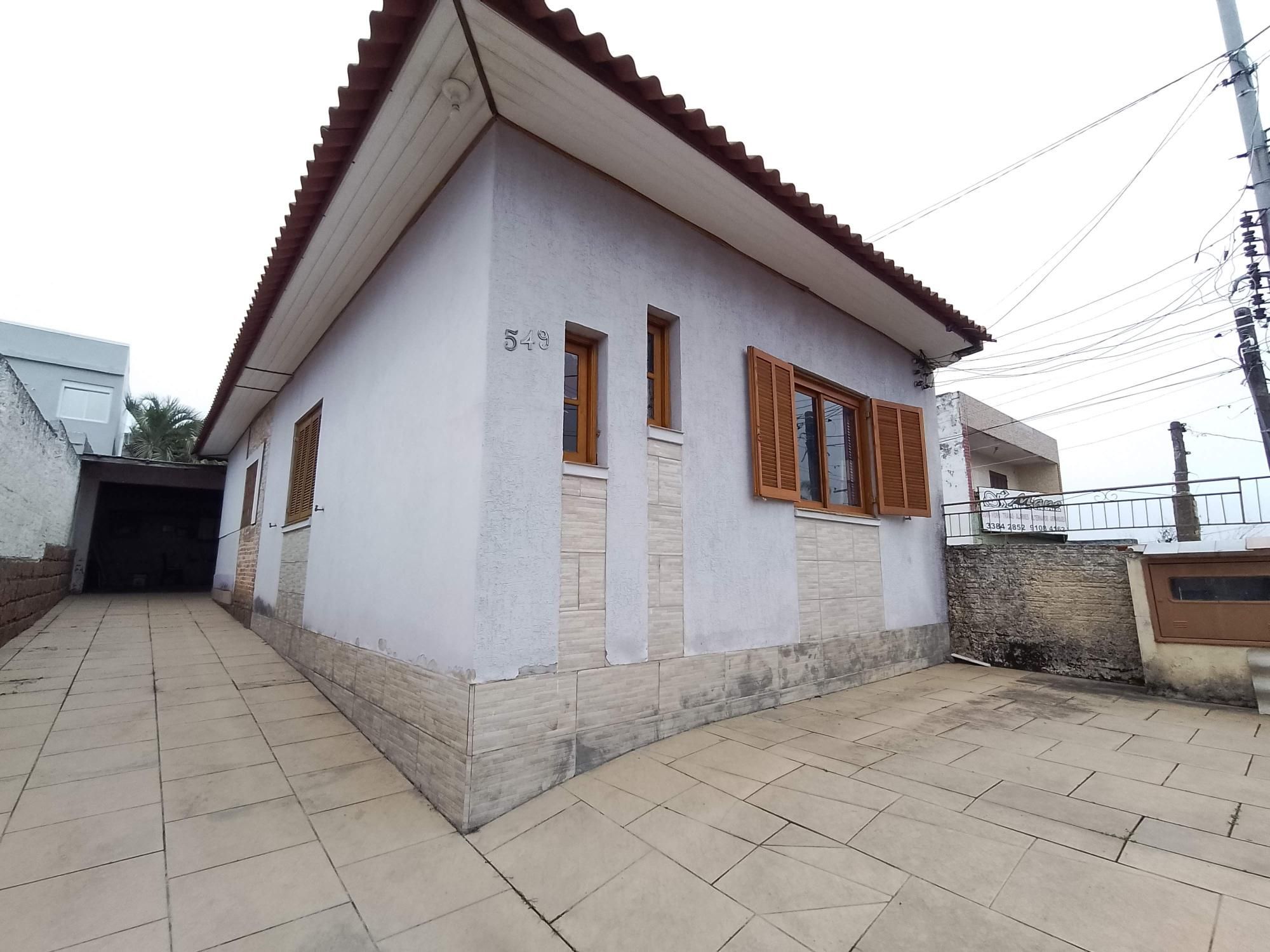 Casa 2 dormitórios perto do Carrefou e PUC