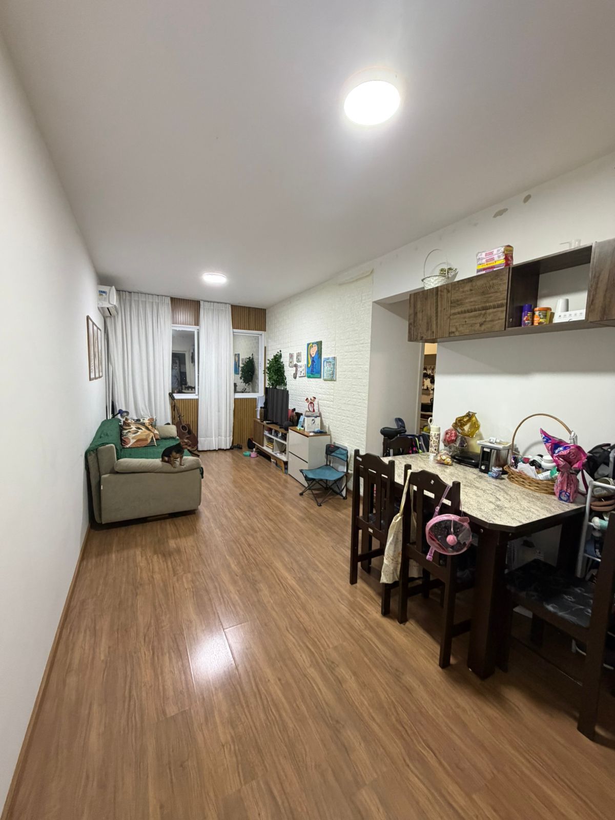 Apartamento 2 dormitórios com vaga e elevador perto da PUC