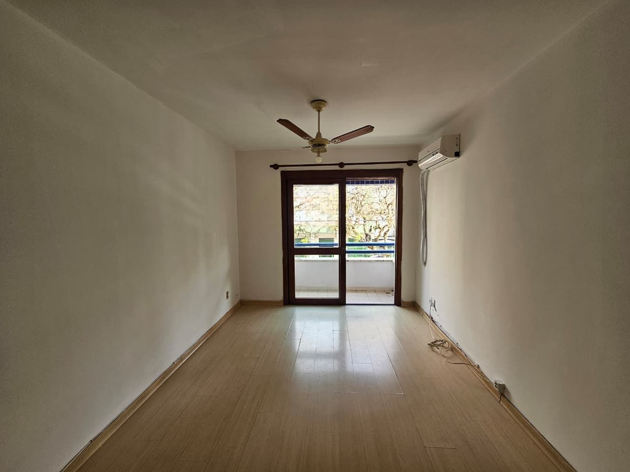 Apartamento 2 dormitórios com sacada e churrasqueira no Bom Fim