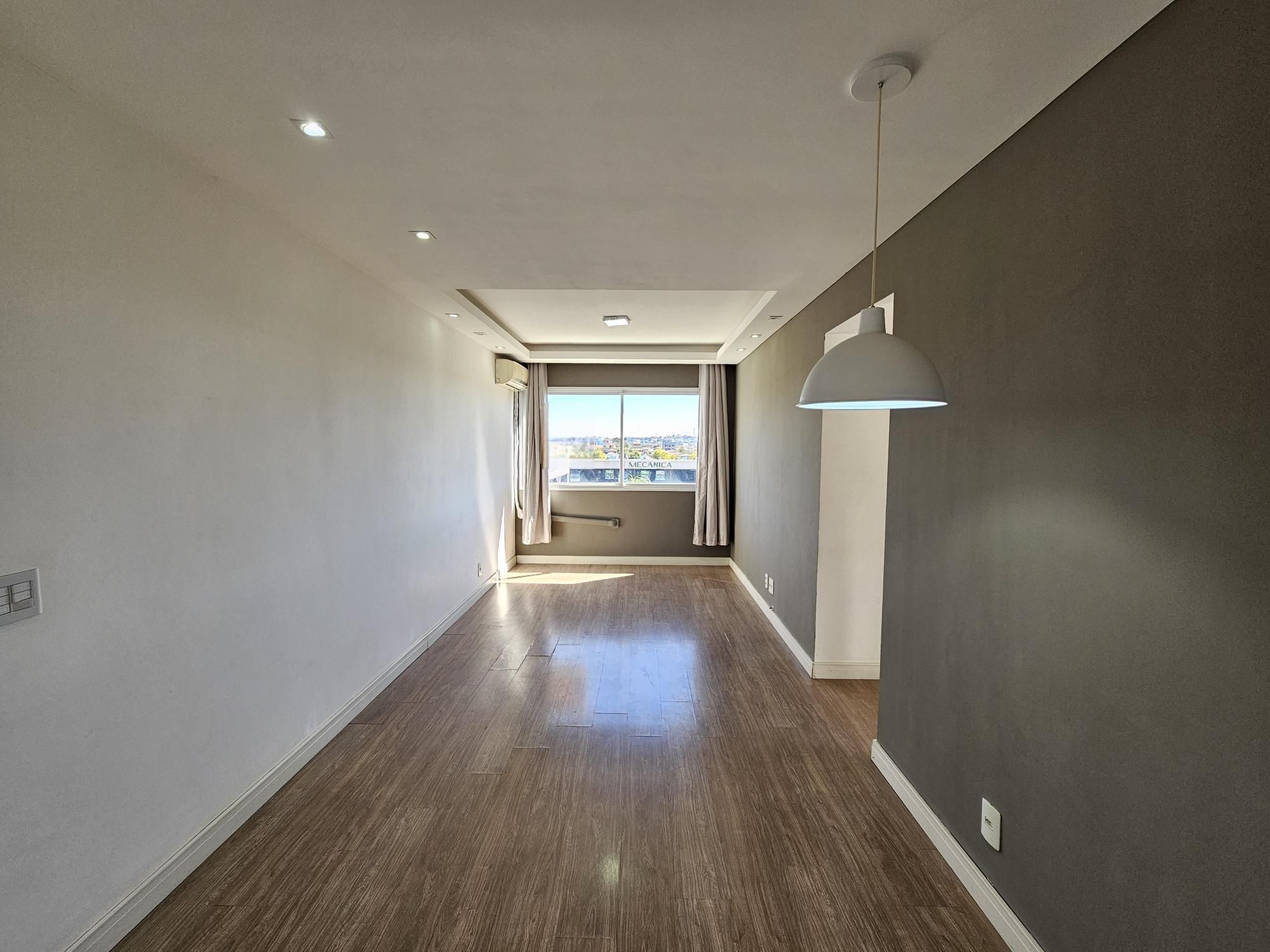 Apartamento 2 dormitórios com vaga e elevador perto da PUC