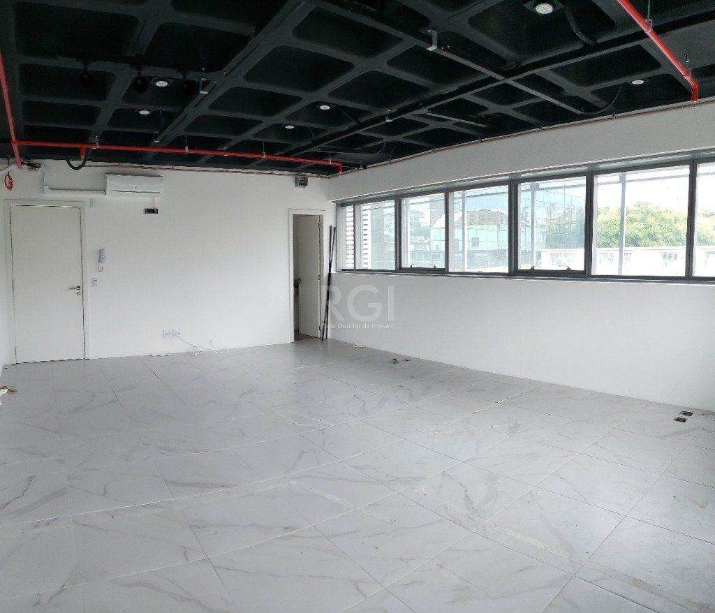 Sala Comercial à venda com 55m² no bairro Moinhos de Vento em Porto Alegre