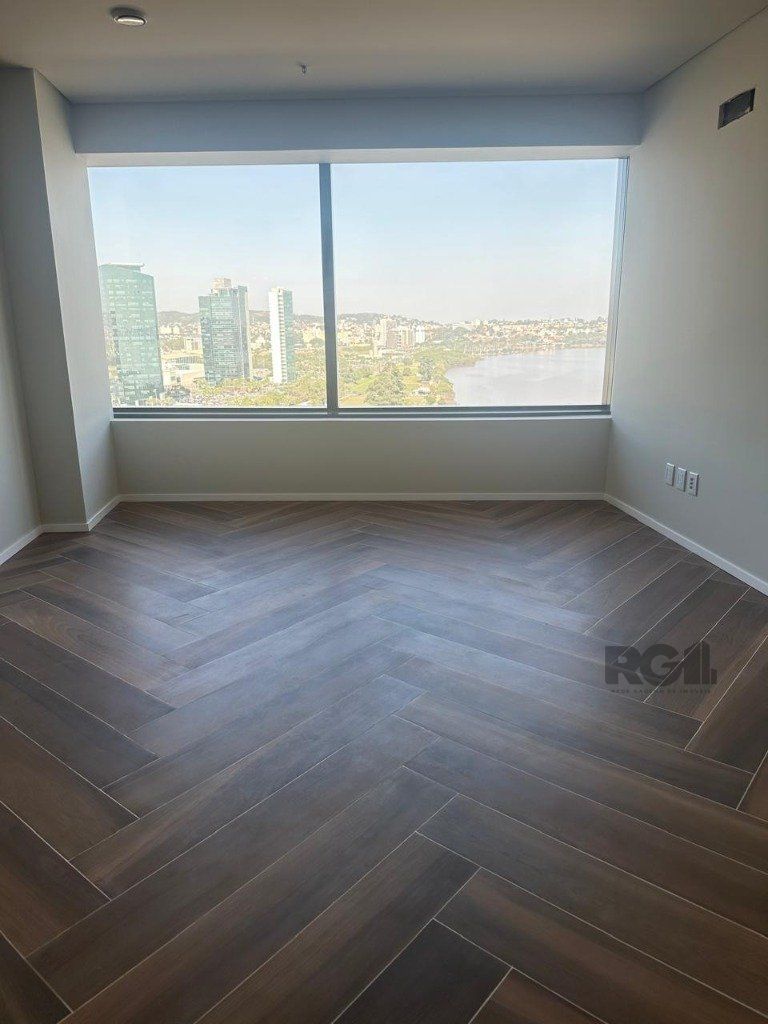 Sala Comercial à venda com 31m² no bairro Praia de Belas em Porto Alegre