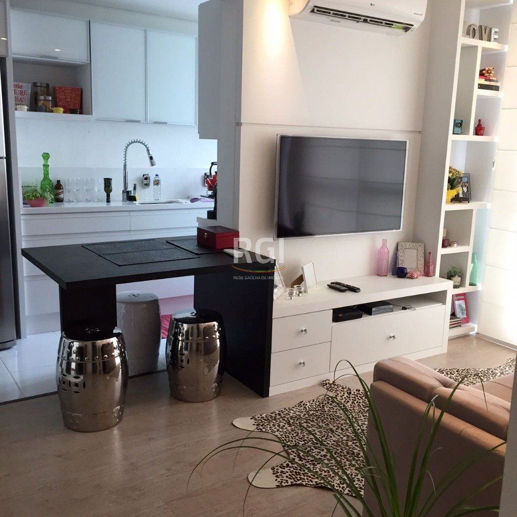 Apartamento à venda com 56m², 2 quartos, 1 suíte, 1 vaga no bairro Jardim Sabará em Porto Alegre