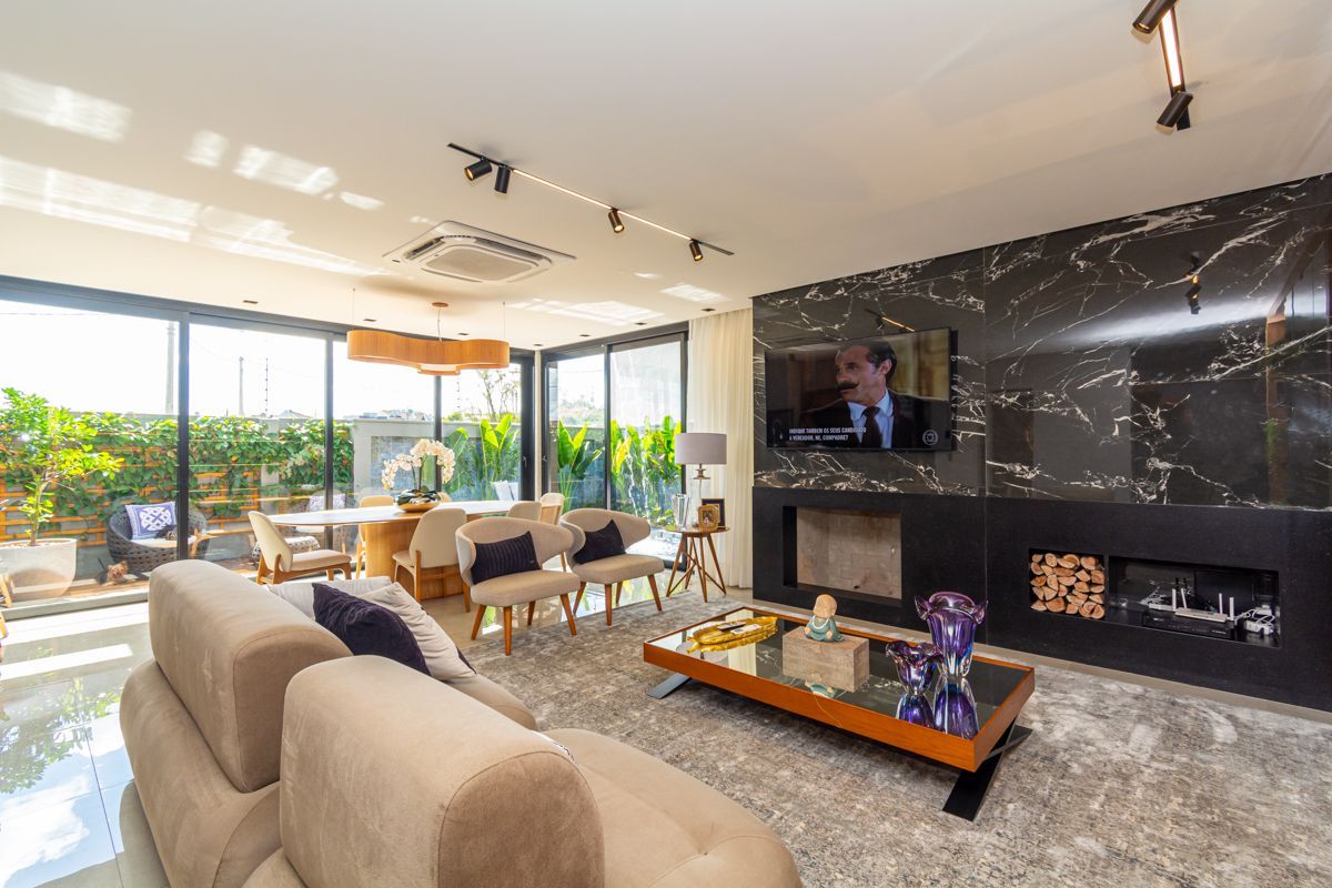 Casa de alto padrão no condomínio Vale dos Lírios