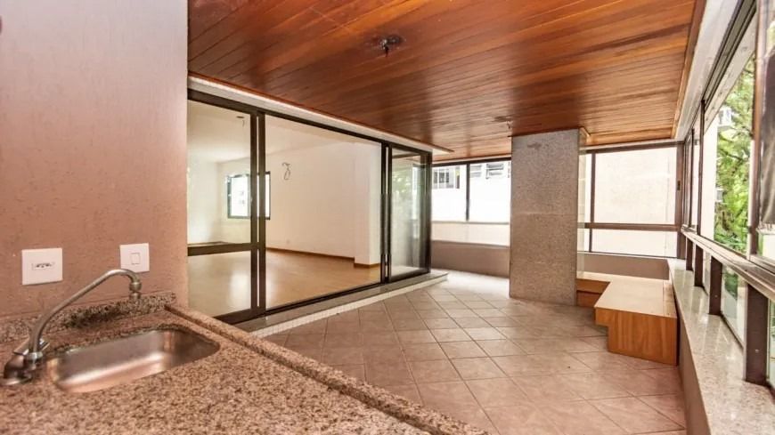 Apartamento à venda com 3 quartos, 158m² - Foto 19