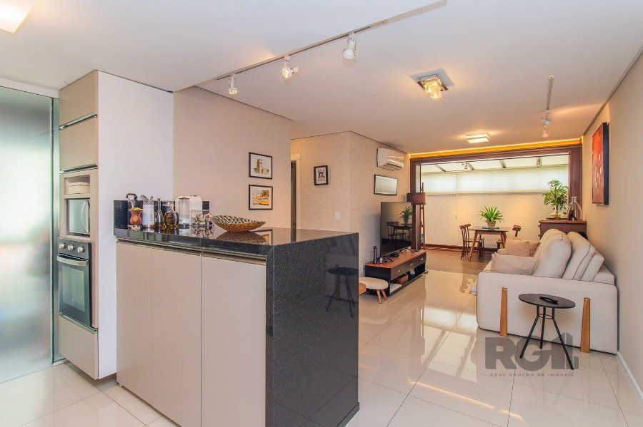 Apartamento à venda com 83m², 2 quartos, 1 suíte, 1 vaga no bairro Rio Branco em Porto Alegre
