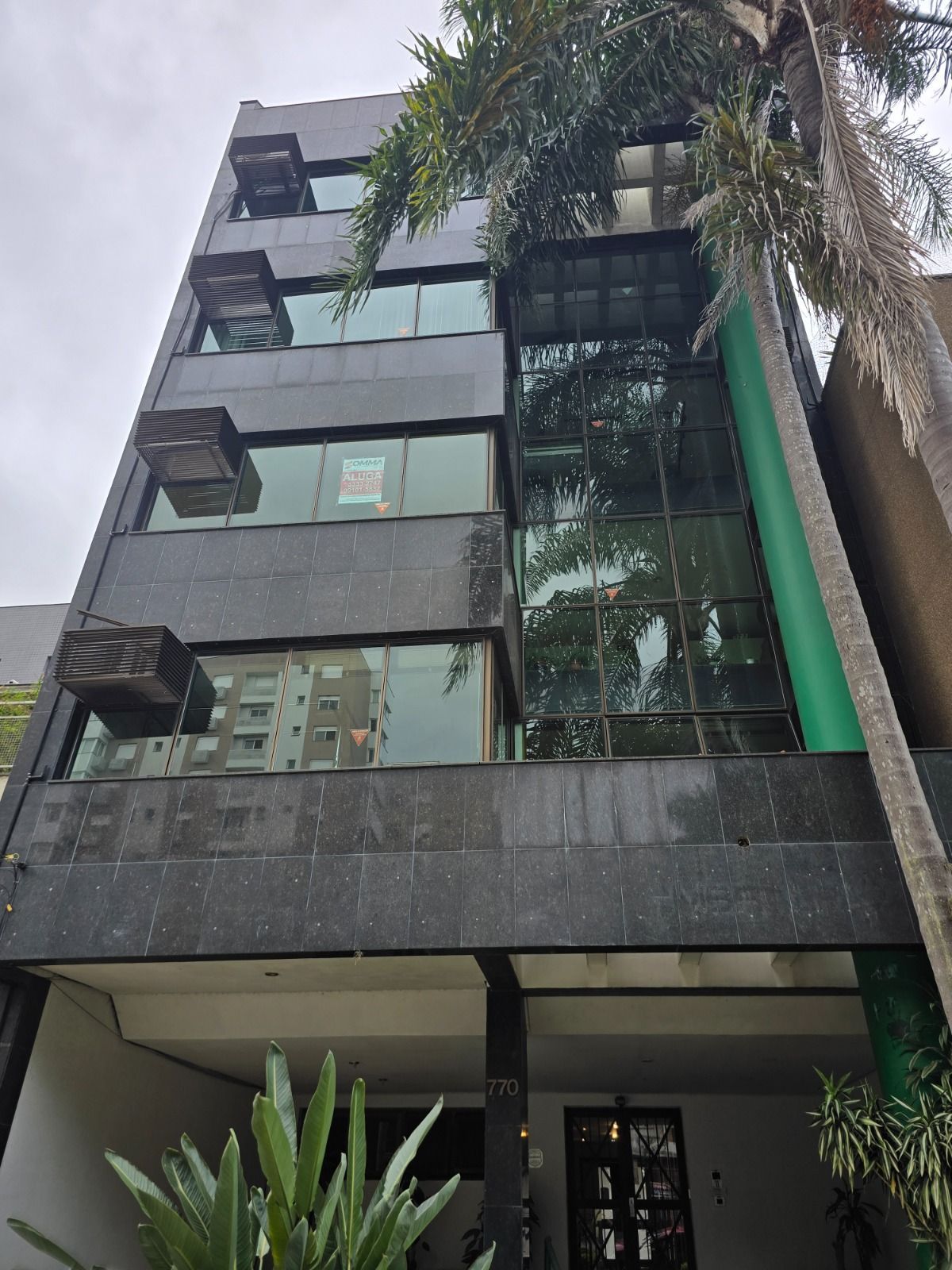 Conj/sala coml.48,09 m2 priv.rua Fabricio Pilar,Mont'Serrat.R$162 mil