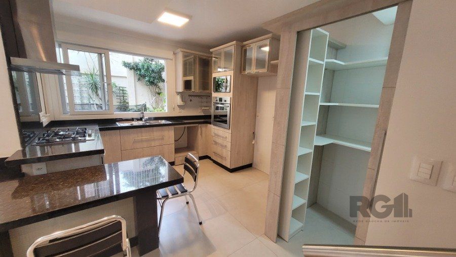 Casa à venda com 4 quartos, 250m² - Foto 6