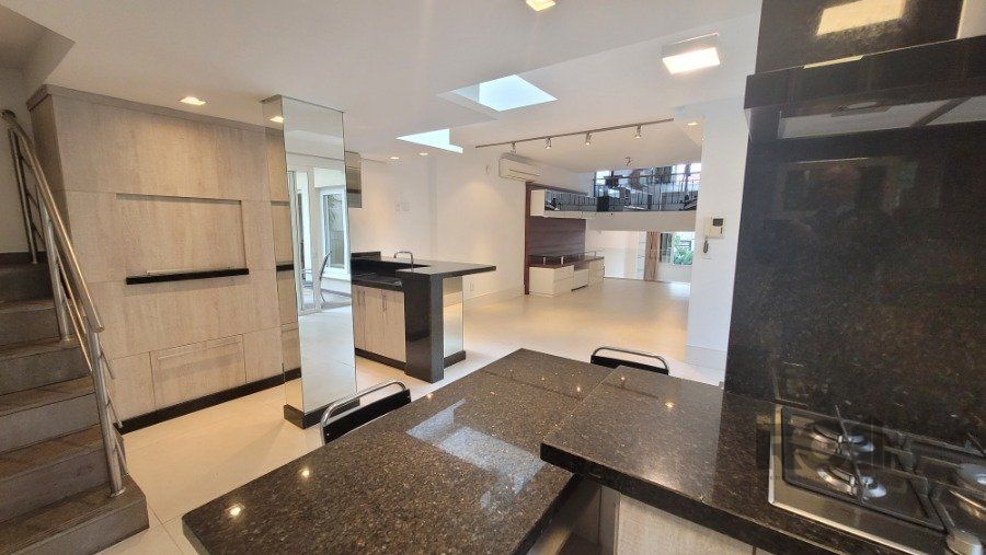 Casa à venda com 4 quartos, 250m² - Foto 7