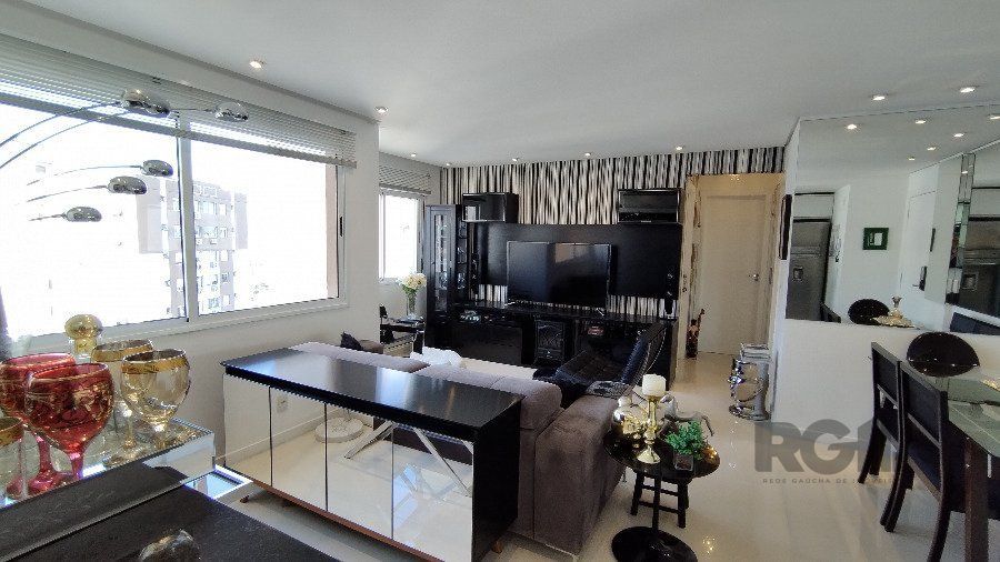 Apartamento à venda com 65m², 2 quartos, 1 suíte, 1 vaga no bairro Vila Ipiranga em Porto Alegre