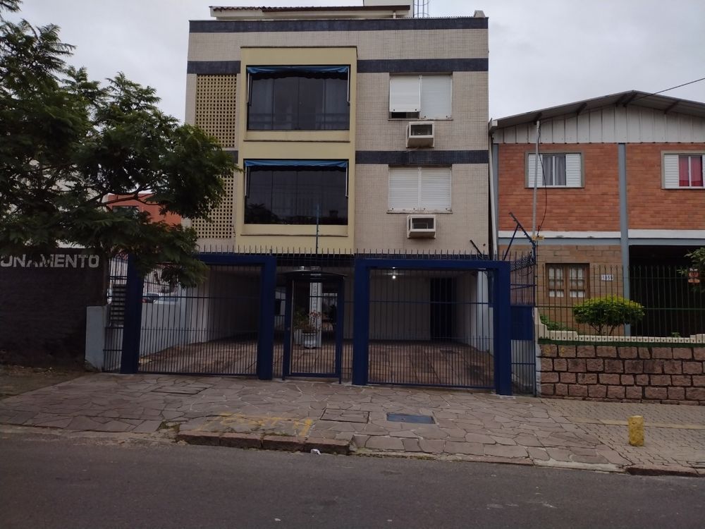Excelente apto. no Bairro Partenon, com 52m2 de área útil, semi mobiliado, de 01 dormitório c/ uma vaga de garagem escriturada e coberta
