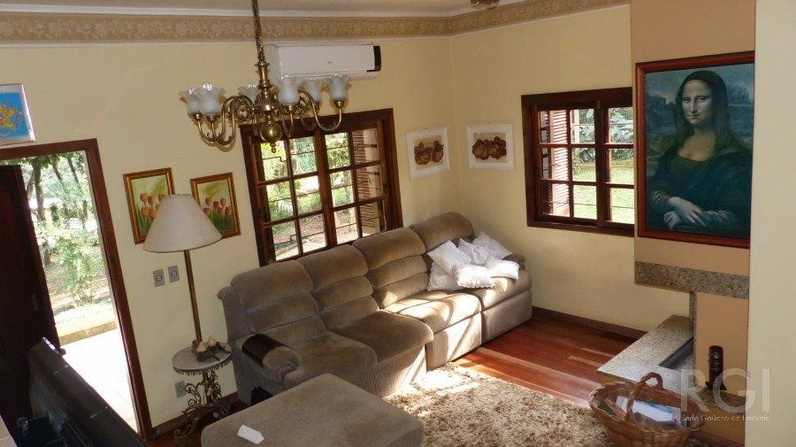Casa à venda com 2 quartos, 179m² - Foto 1