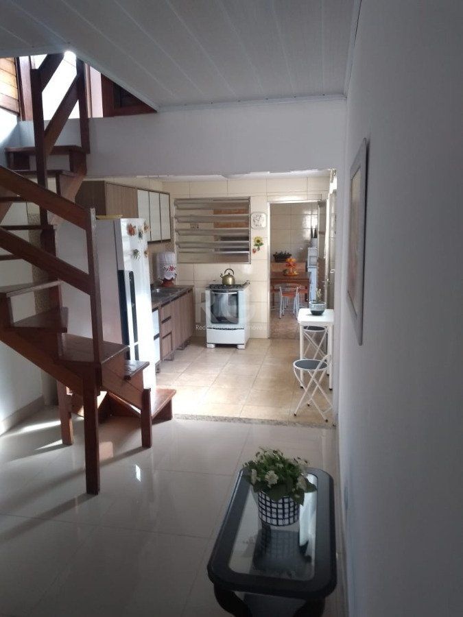 Casa à venda com 110m², 3 quartos, 1 vaga no bairro Vila João Pessoa em Porto Alegre