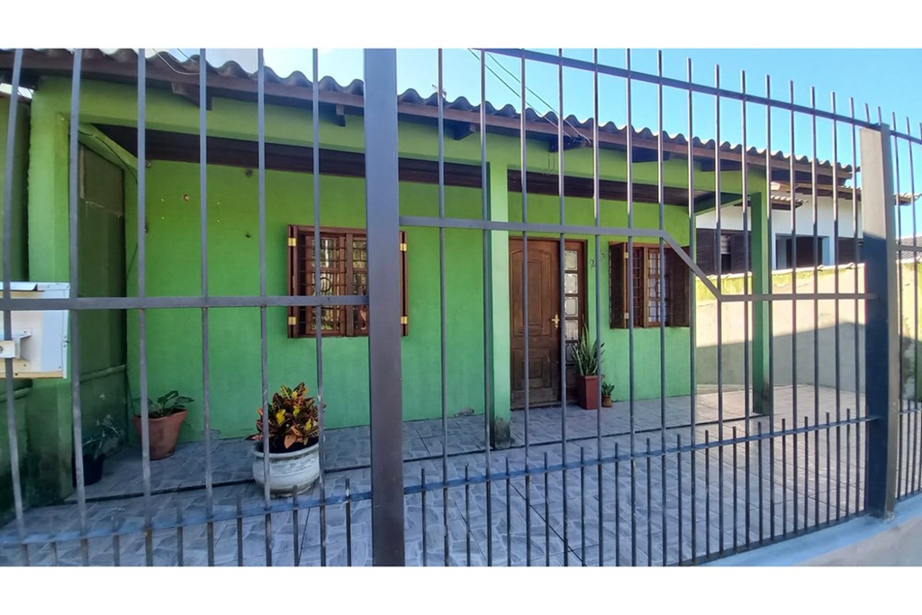 Casa à venda com 76m², 2 quartos, 2 vagas no bairro Maringá em Alvorada