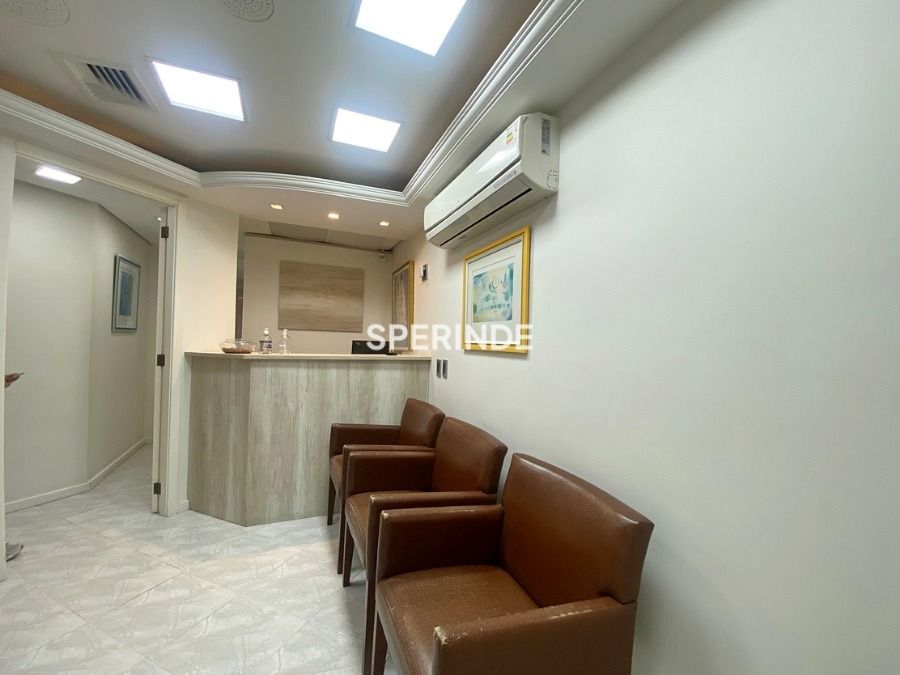 Sala Comercial à venda com 109m², 1 vaga no bairro Moinhos de Vento em Porto Alegre