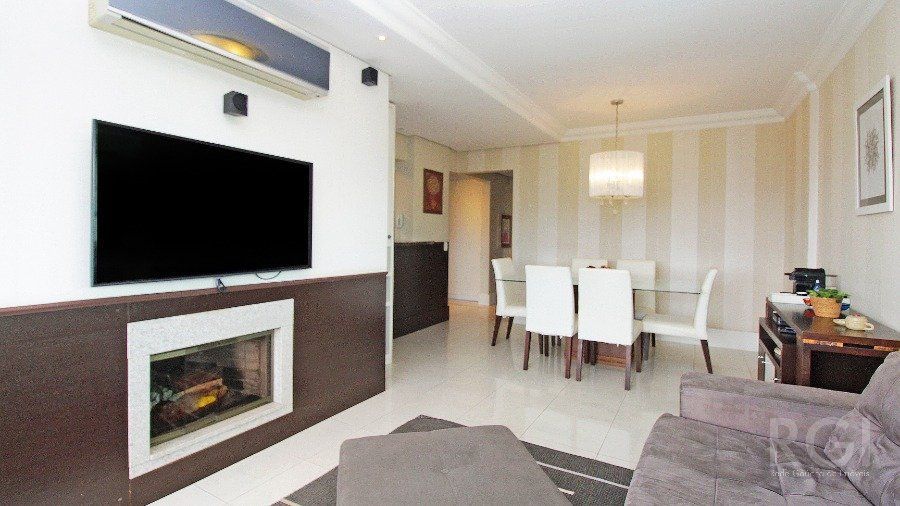 Apartamento à venda com 97m², 2 quartos, 1 suíte, 2 vagas no bairro Petrópolis em Porto Alegre