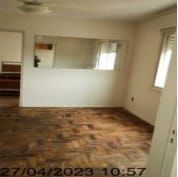 Excelente apto. de 37,15m2 com sala, cozinha com armários, balcão com pia, banheiro social mobiliado, com box, piso em parquet — foto 2