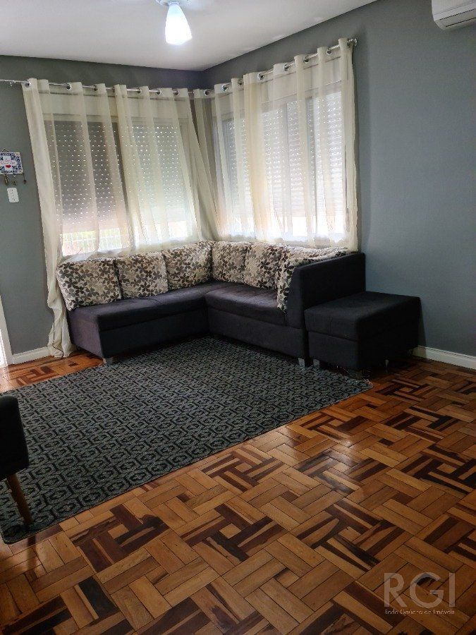 Casa à venda com 3 quartos, 169m² - Foto 1