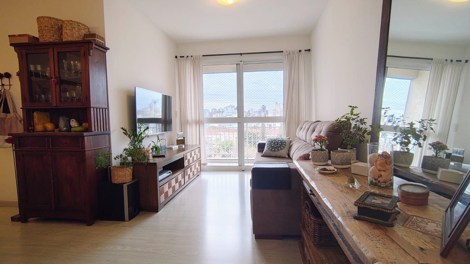 Apartamento à venda com 81m², 3 quartos, 1 suíte, 2 vagas no bairro Partenon em Porto Alegre